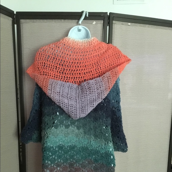 Handmade crocheted top - Picture 3 of 5